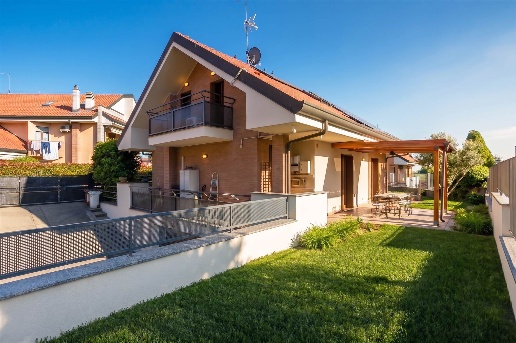 casa indipendente in vendita a Busnago