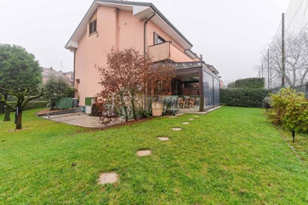 casa indipendente in vendita a Busnago