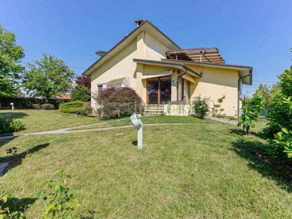 casa indipendente in vendita a Busnago