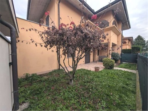 appartamento in vendita a Busnago