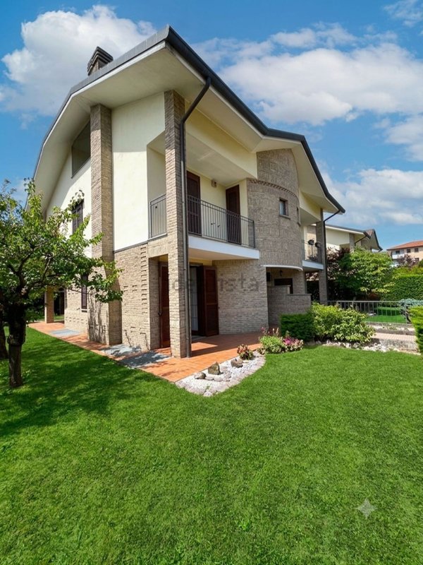 casa indipendente in vendita a Busnago