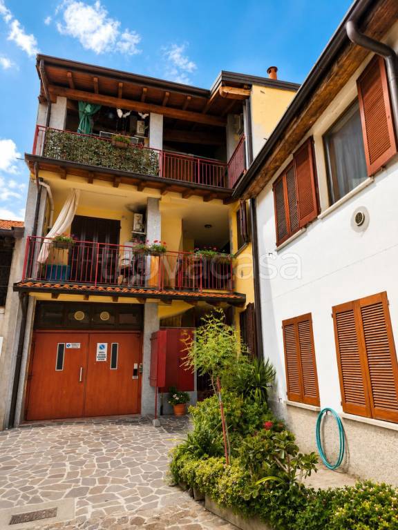appartamento in vendita a Busnago