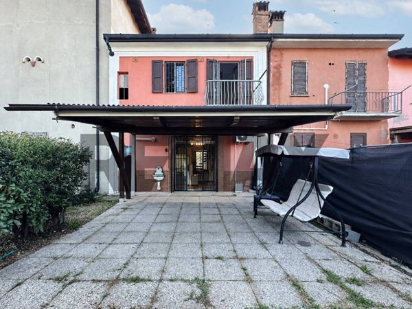 casale in vendita a Busnago