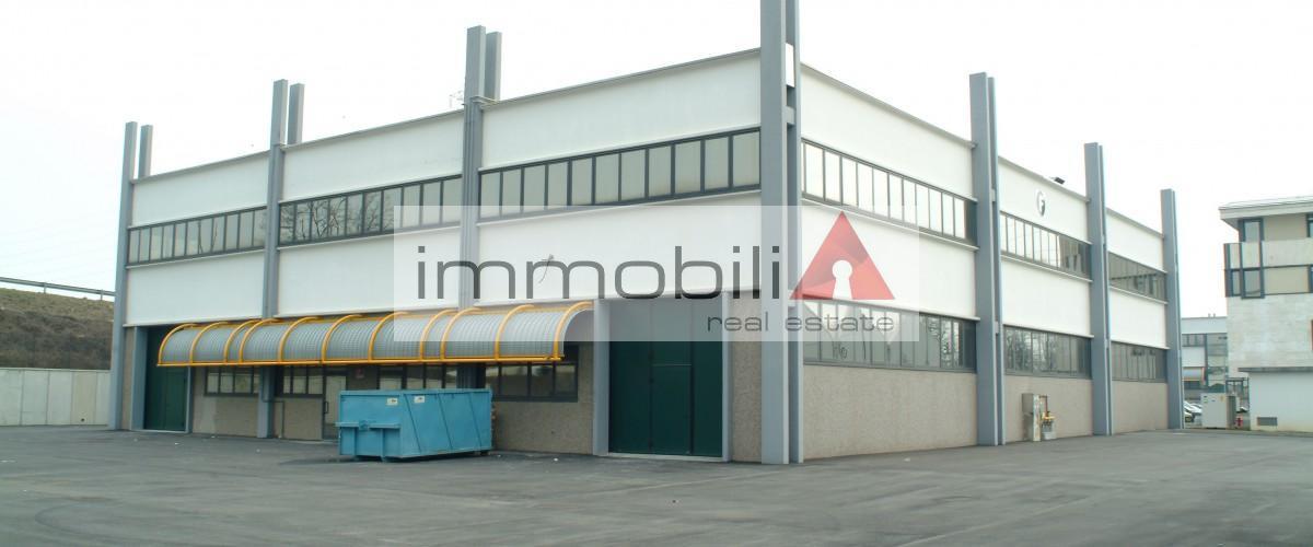 locale commerciale in vendita a Caponago