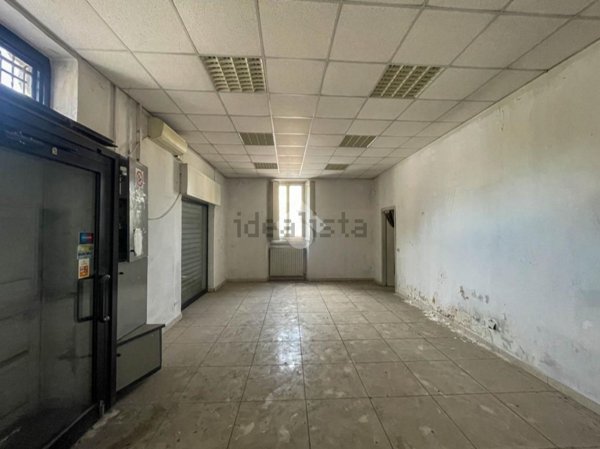 negozio in vendita a Caponago