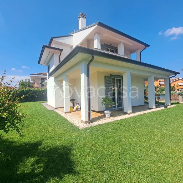 casa indipendente in vendita a Caponago