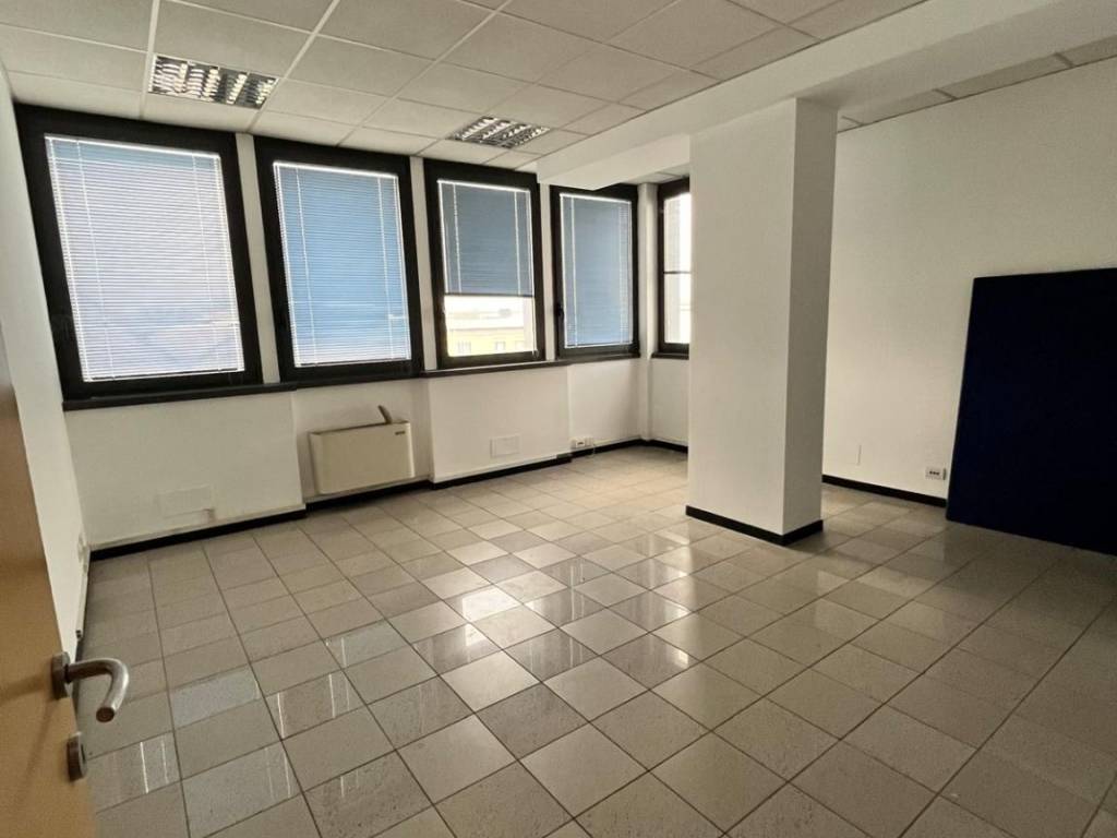 ufficio in vendita a Caponago