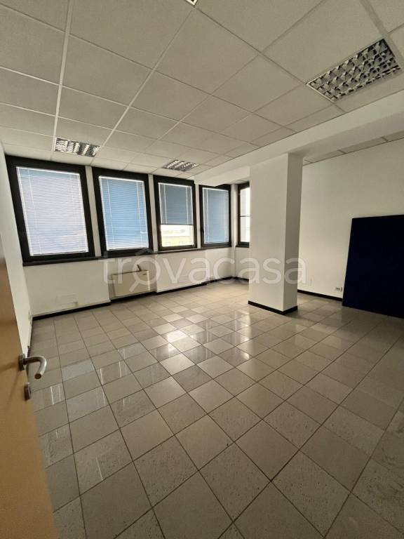 ufficio in vendita a Caponago