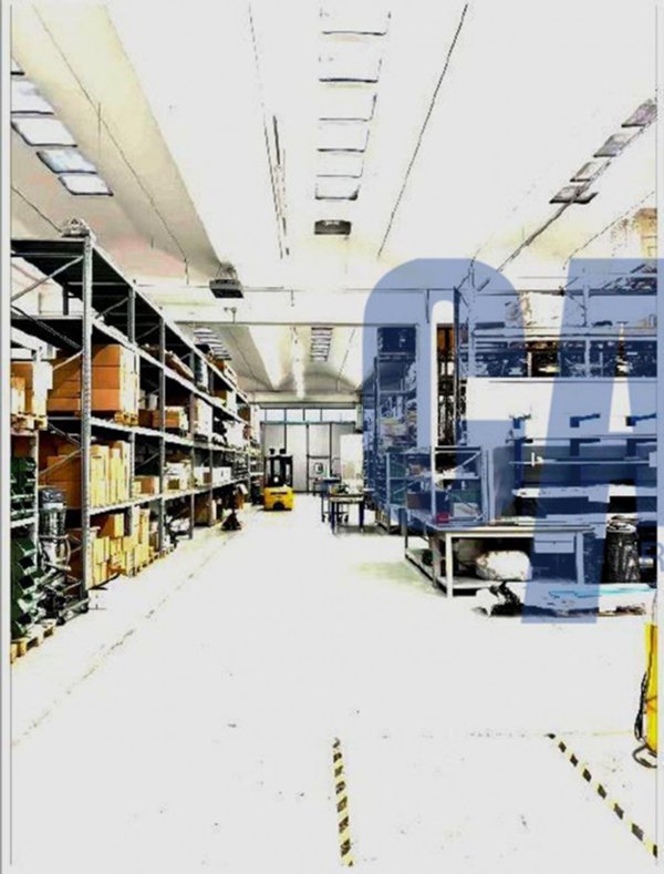 locale di sgombero in vendita a Caponago