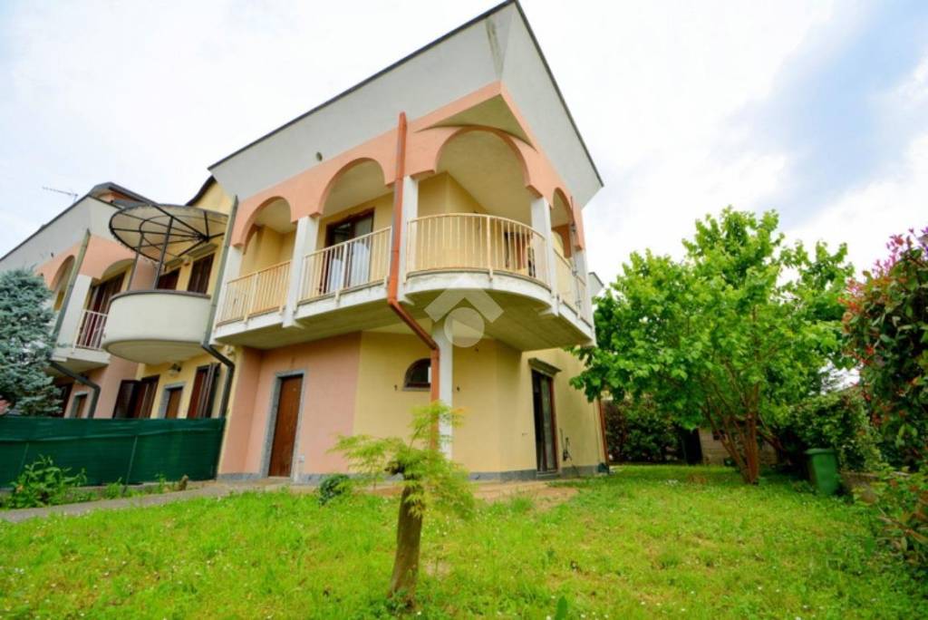 casa indipendente in vendita a Caponago
