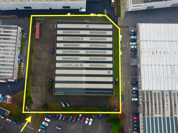 locale commerciale in vendita a Caponago