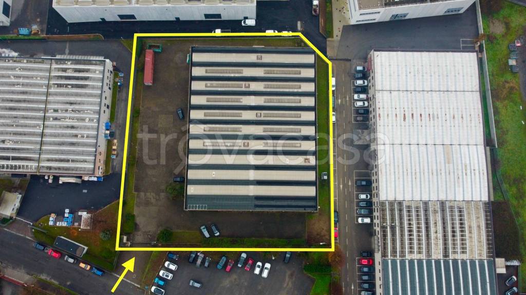 locale commerciale in vendita a Caponago