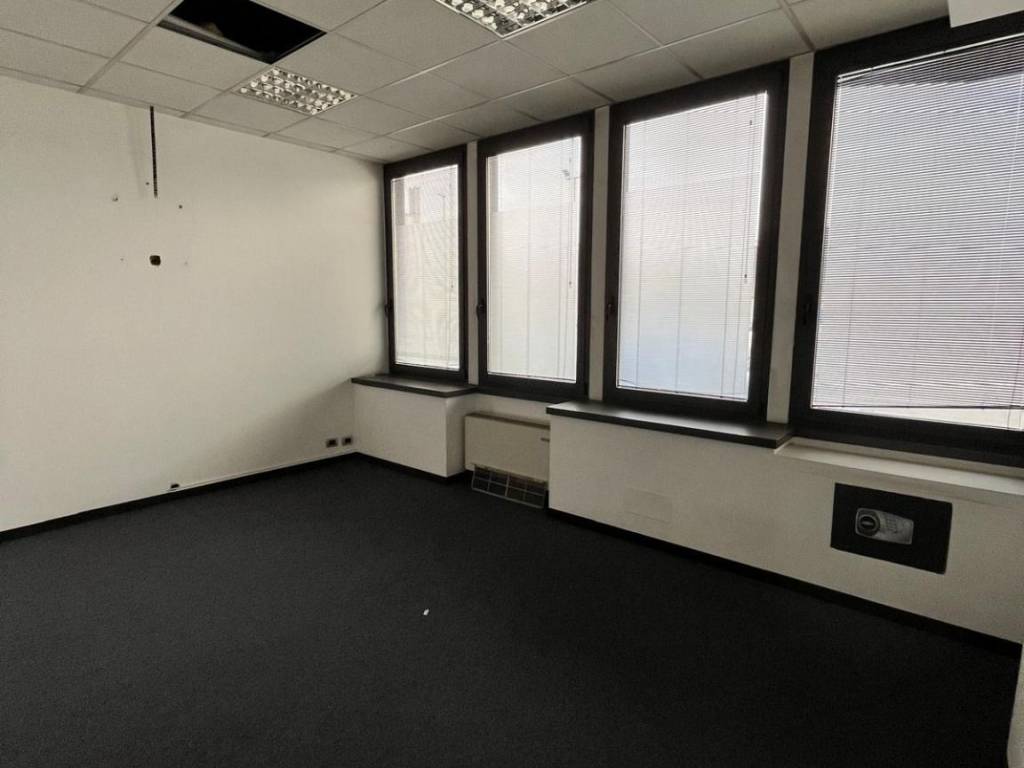 ufficio in vendita a Caponago