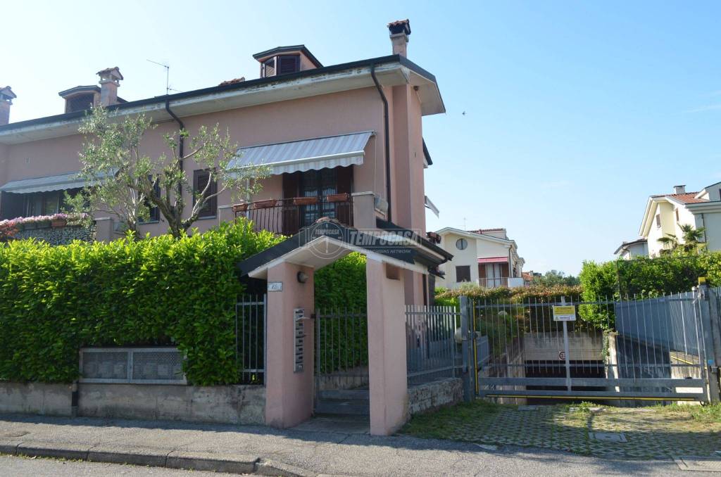 appartamento in vendita a Caponago