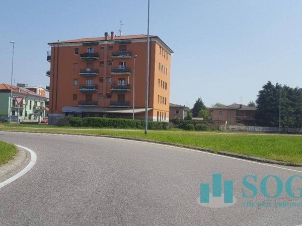 negozio in vendita a Caponago