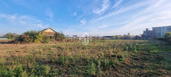 terreno edificabile in vendita a Caponago