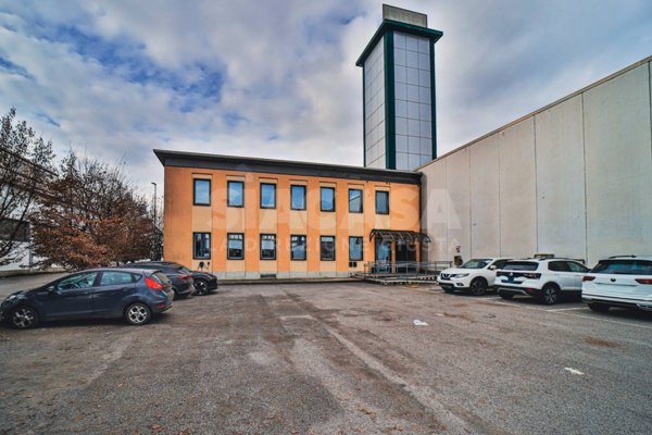 ufficio in vendita a Caponago