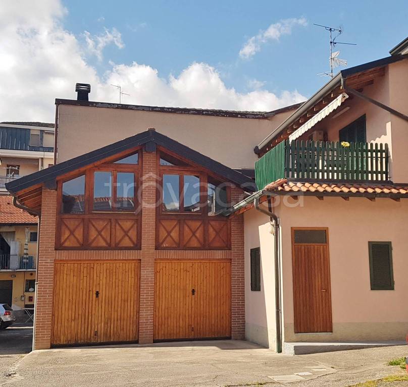 appartamento in vendita a Cornate d'Adda in zona Colnago
