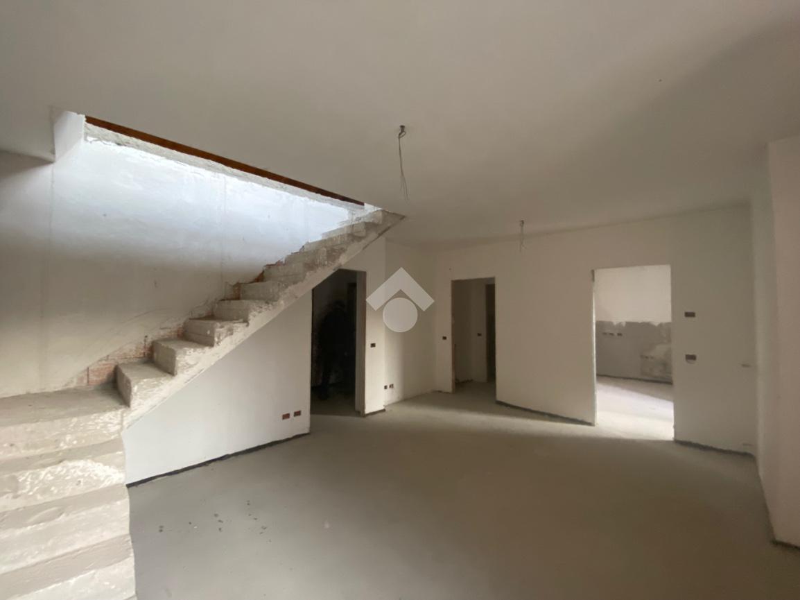 appartamento in vendita a Cornate d'Adda in zona Porto d'Adda