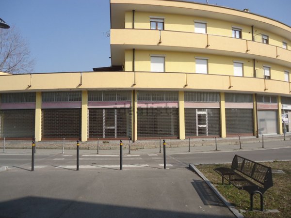 negozio in vendita a Cornate d'Adda