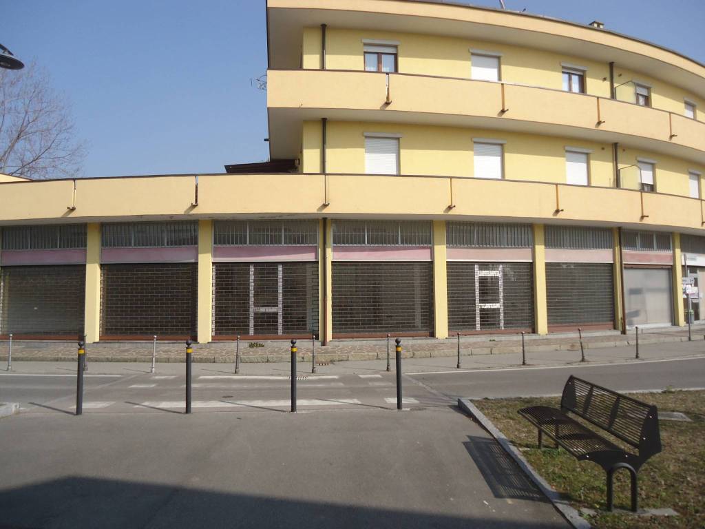 negozio in vendita a Cornate d'Adda