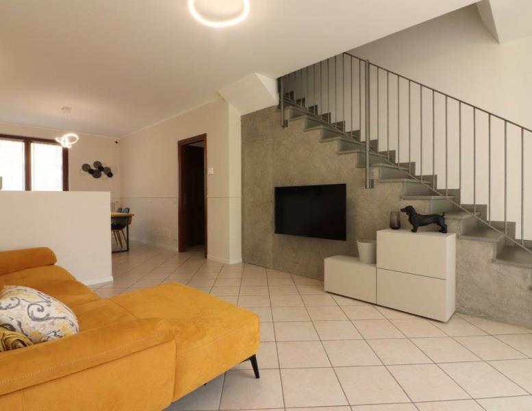 appartamento in vendita a Cornate d'Adda in zona Porto d'Adda