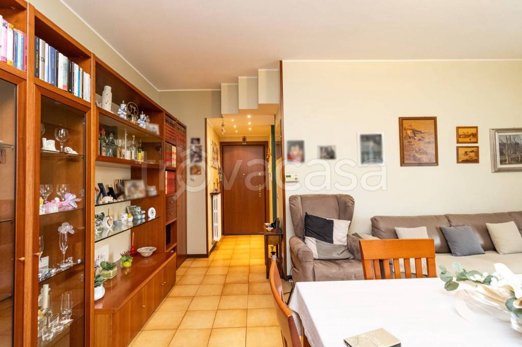 appartamento in vendita a Cornate d'Adda in zona Colnago