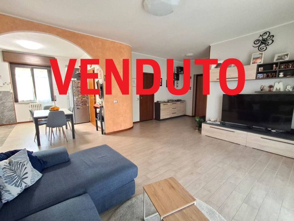 appartamento in vendita a Cornate d'Adda in zona Colnago