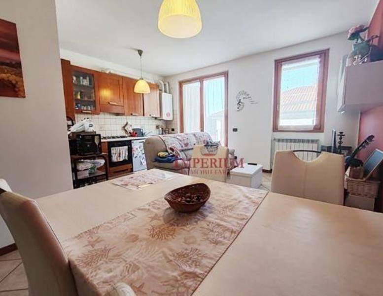 appartamento in vendita a Cornate d'Adda in zona Colnago