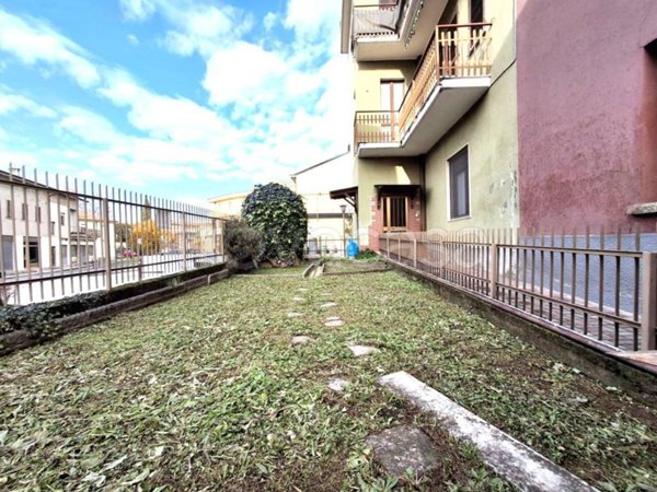appartamento in vendita a Cornate d'Adda in zona Colnago