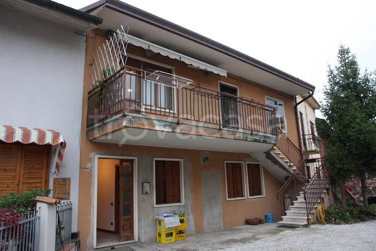 appartamento in vendita a Cornate d'Adda in zona Colnago