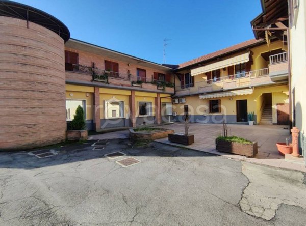 appartamento in vendita a Cornate d'Adda in zona Colnago