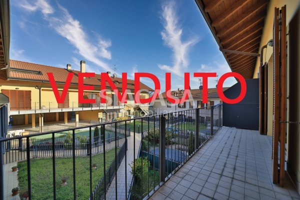 appartamento in vendita a Cornate d'Adda in zona Porto d'Adda