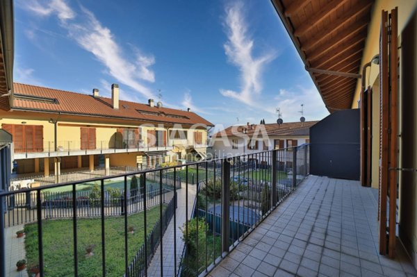 appartamento in vendita a Cornate d'Adda in zona Porto d'Adda