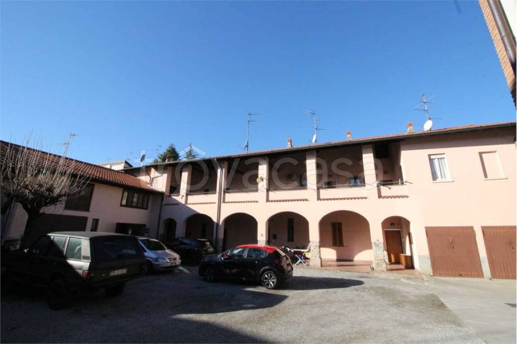 appartamento in vendita a Cornate d'Adda in zona Colnago
