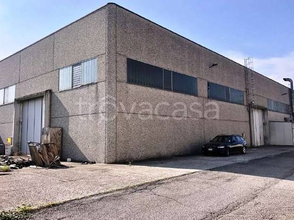 locale commerciale in vendita a Cornate d'Adda