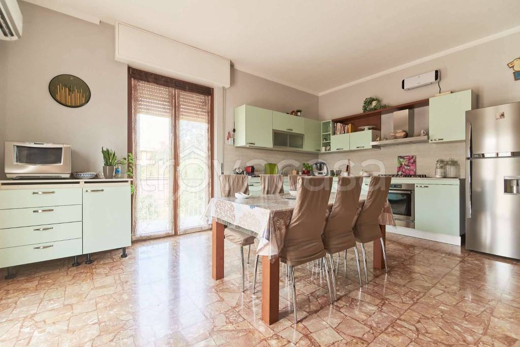 appartamento in vendita a Cornate d'Adda in zona Colnago
