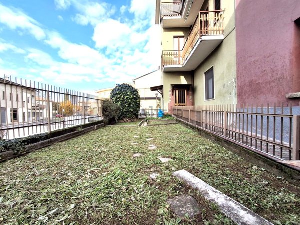 appartamento in vendita a Cornate d'Adda in zona Colnago