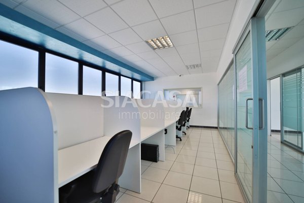 ufficio in vendita a Cornate d'Adda