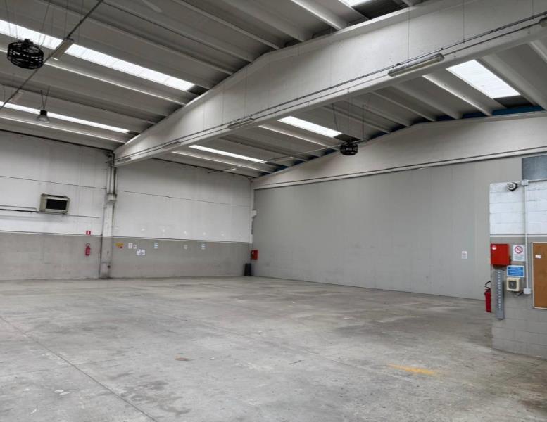 locale commerciale in vendita a Cornate d'Adda