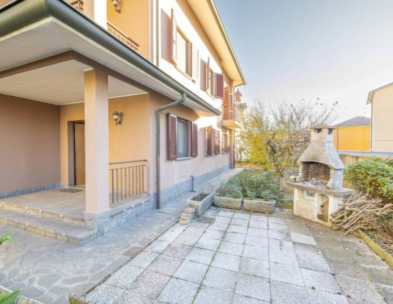 casa indipendente in vendita a Cornate d'Adda in zona Porto d'Adda
