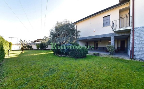 casa indipendente in vendita a Cornate d'Adda in zona Colnago