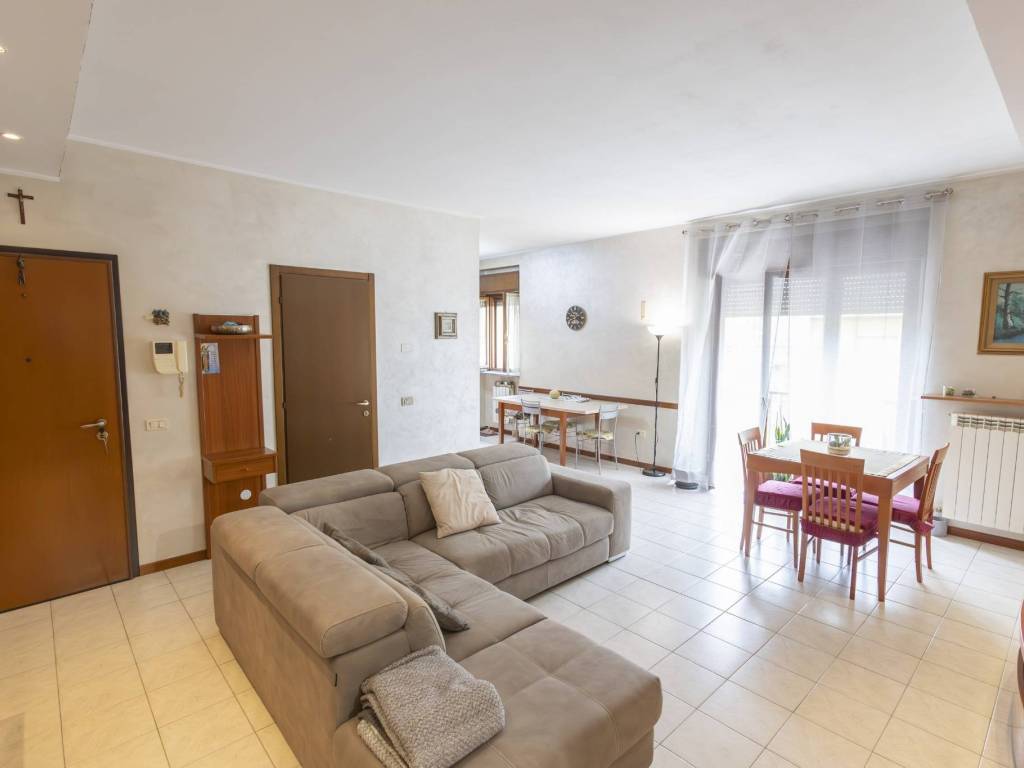 appartamento in vendita a Cornate d'Adda in zona Colnago
