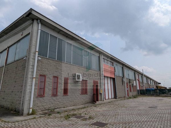 locale commerciale in vendita a Cornate d'Adda