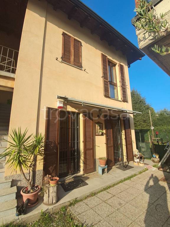 appartamento in vendita a Cornate d'Adda in zona Colnago