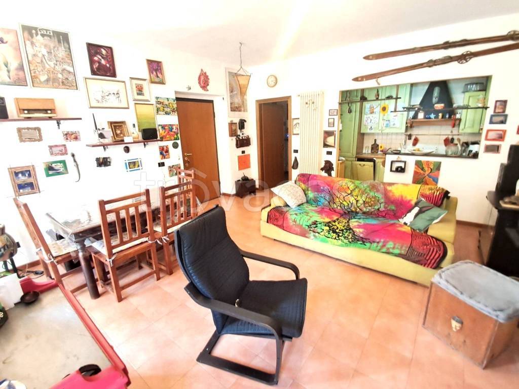 appartamento in vendita a Cornate d'Adda in zona Colnago