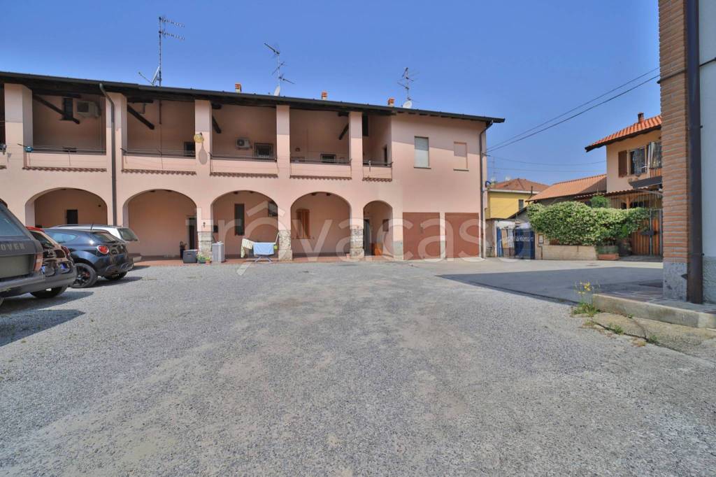 appartamento in vendita a Cornate d'Adda in zona Colnago
