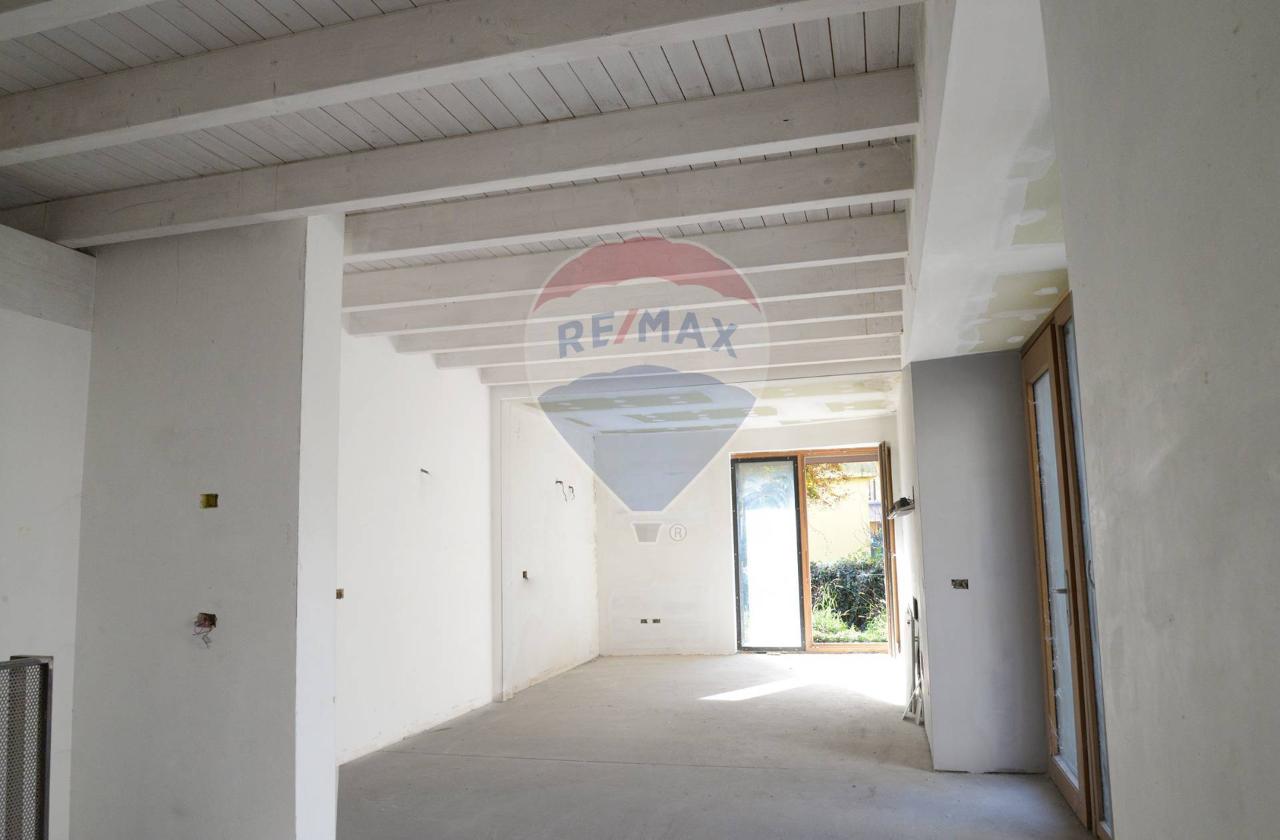 appartamento in vendita a Cornate d'Adda in zona Colnago