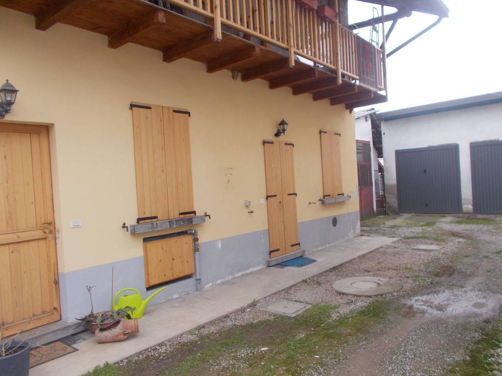 appartamento in vendita a Cornate d'Adda in zona Colnago
