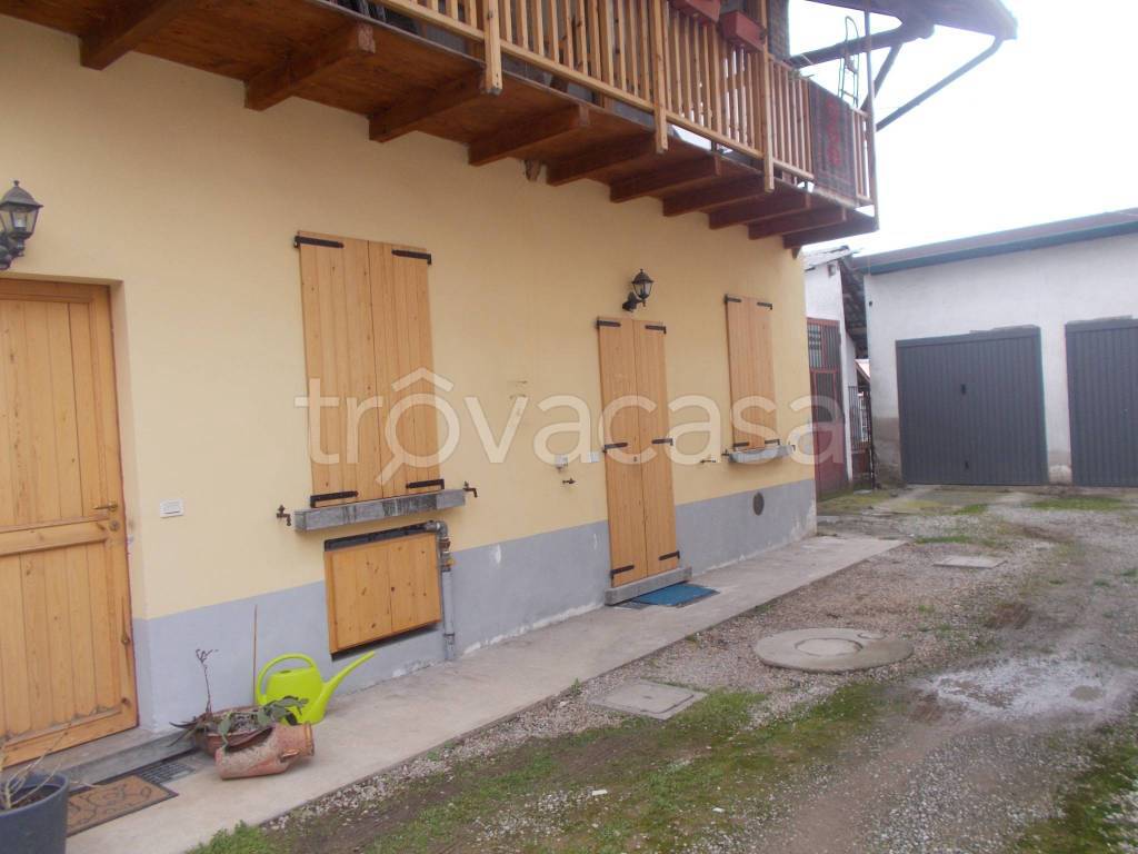 appartamento in vendita a Cornate d'Adda in zona Colnago